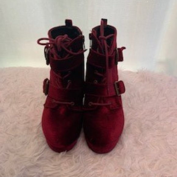 Report Shoes - Report 7.5 Raspberry Buckle Heeled Booties